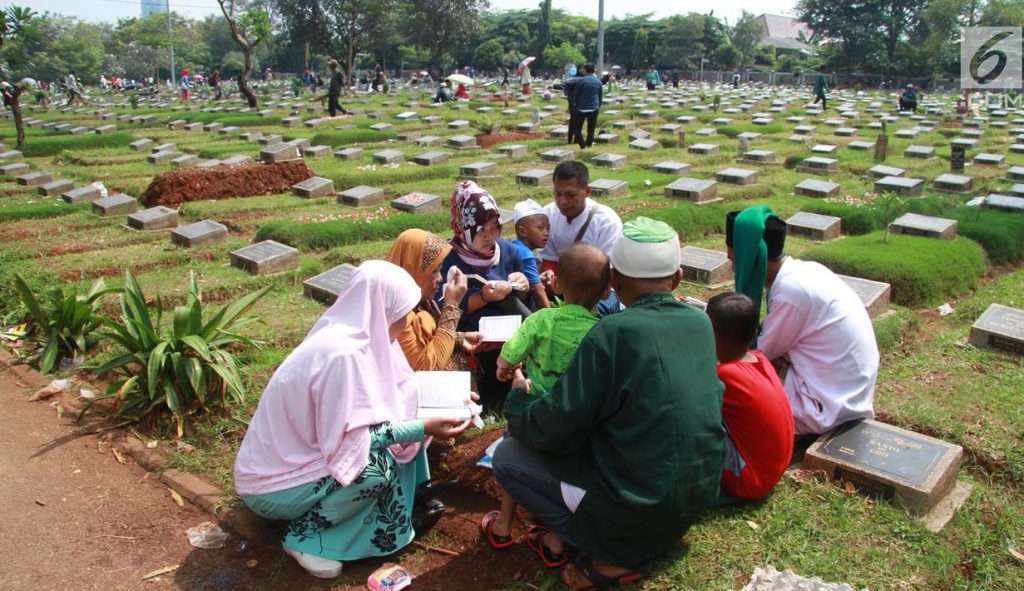 Cara Mengirim Doa untuk Almarhum Orang Tua yang Sudah Meninggal