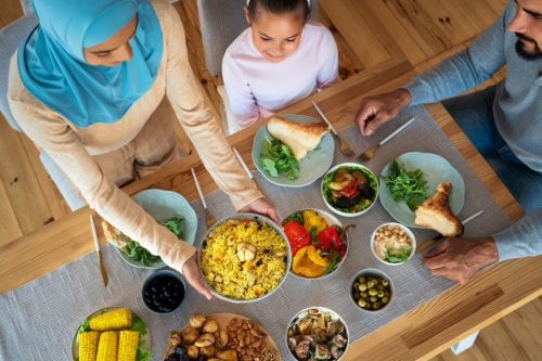 11 Contoh Makanan dan Minuman Haram dalam Islam beserta Penjelasannya