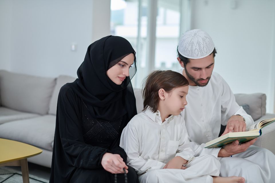 Contoh Teks Ceramah Islami tentang Ibu dan Ayah Singkat yang Mengharukan