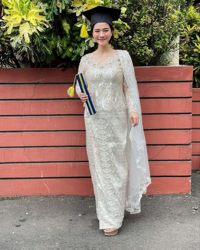 Kebaya Brokat