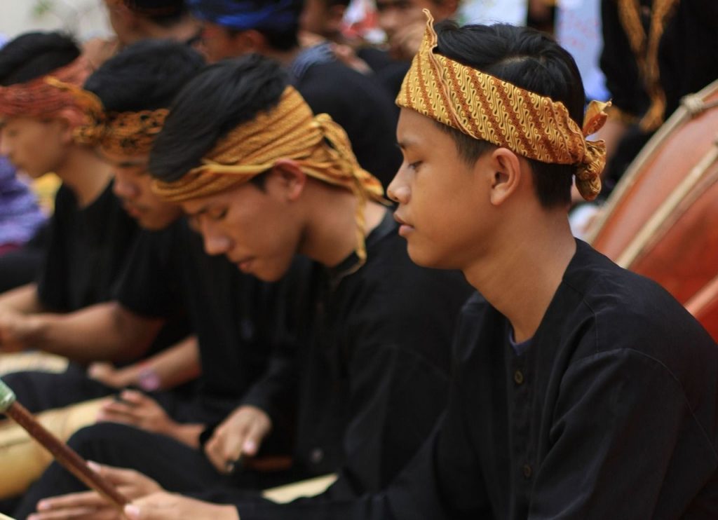 Kumpulan Contoh Wawancara Bahasa Sunda Menggunakan 5W+1H Singkat