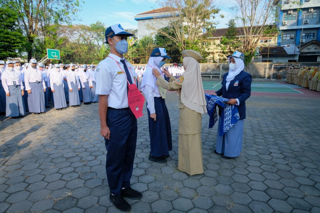 Contoh-Contoh Teks Moderator MC Acara MPLS Pengenalan Lingkungan