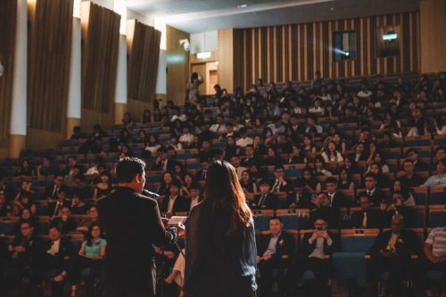 60 Contoh Pantun Pembuka Salam Acara yang Unik dan Menarik