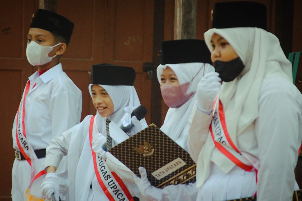 Kumpulan Contoh Sikap Pengamalan Pokok Pikiran Pembukaan UUD 1945