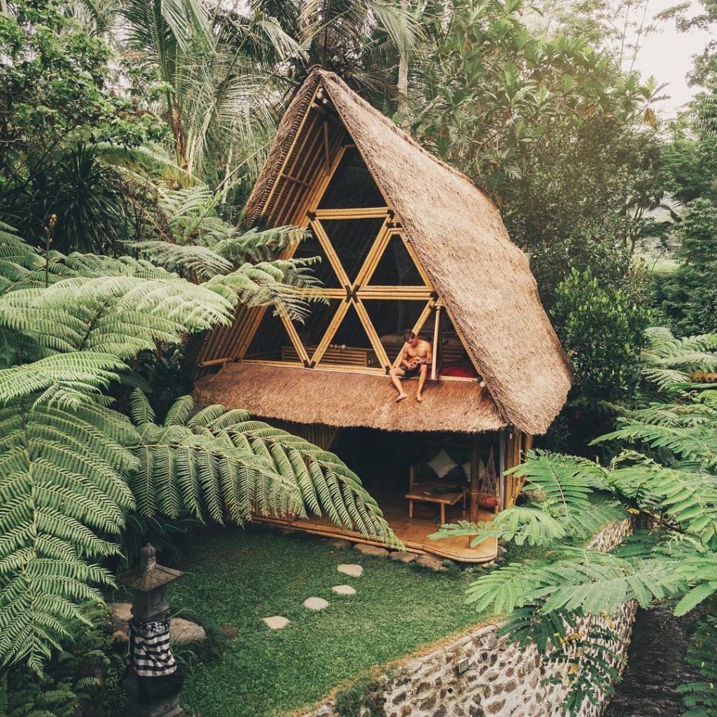 10 Desain Rumah Bambu Sederhana di Desa yang Asri dan Cantik