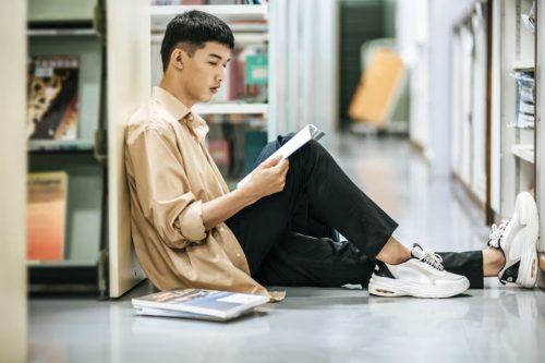 4 Perbedaan dan Persamaan Teks Eksposisi dan Teks Eksplanasi Beserta Contohnya