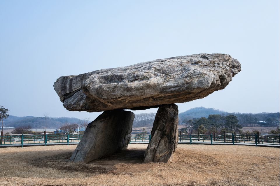 hasil budaya megalitikum dolmen