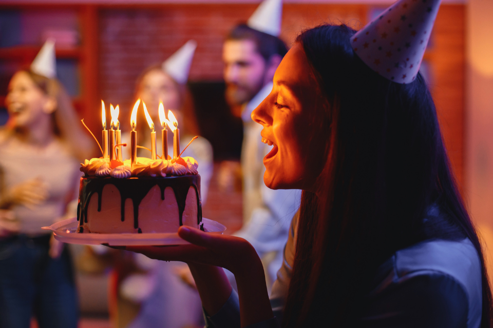 40 pantun selamat ulang tahun untuk teman, pacar, keluarga, hingga rekan kerja