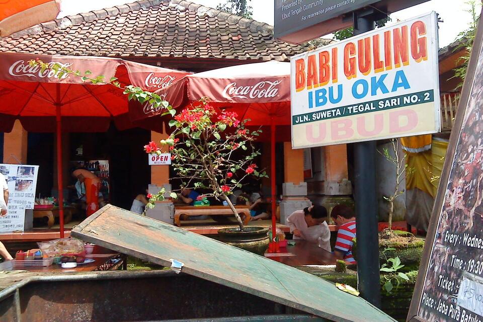7 Tempat Makan di Bali yang Hits dan Terkenal, Jelajahi kelezatan makanan di bali yang mengesankan
