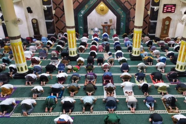 Tata Cara Sholat Tarawih 11 Rakaat 4 4 3 Beserta Bacaannya Arab Dan