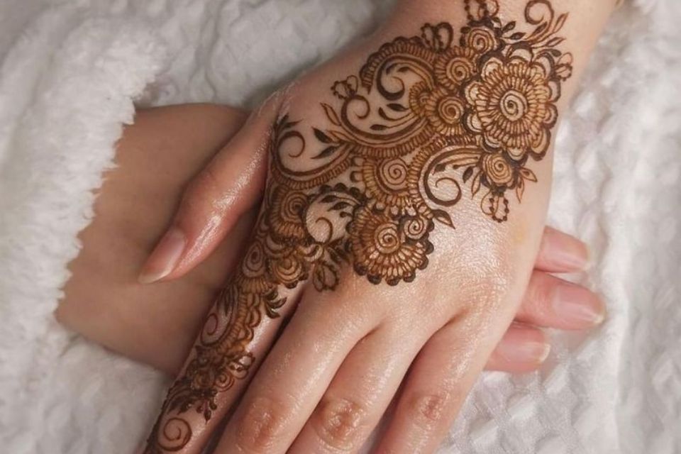 Contoh Gambar Henna Floral Mehndi