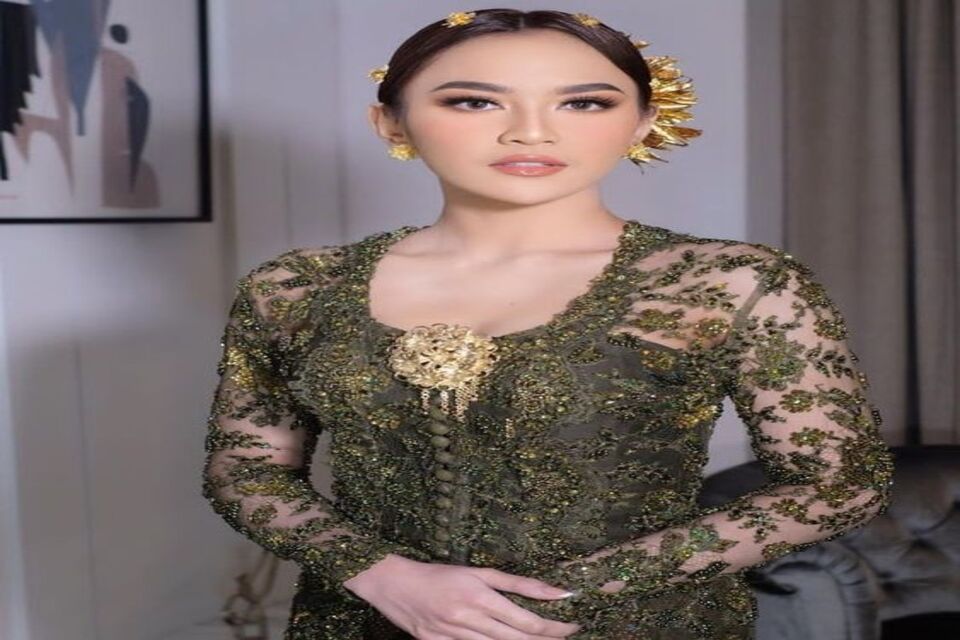 Warna Kebaya yang Cocok untuk Wisuda Bagus dan Elegan