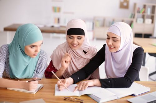 3 Contoh Materi Keputrian di Sekolah yang Seru dan Menarik