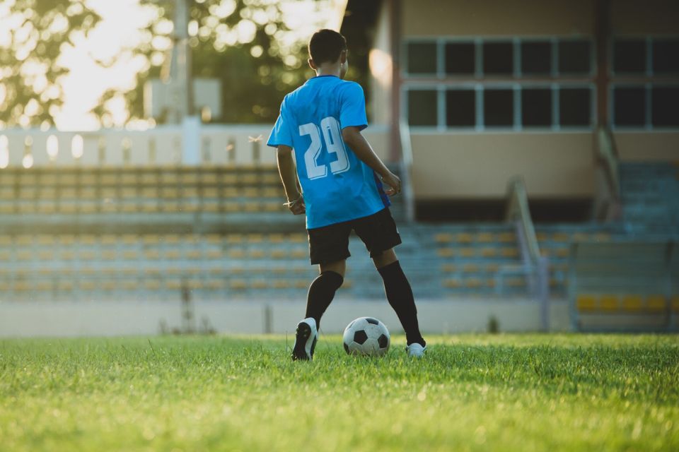 Rangkuman Materi Sepak Bola Kelas 10 SMA Beserta Penjelasannya Lengkap