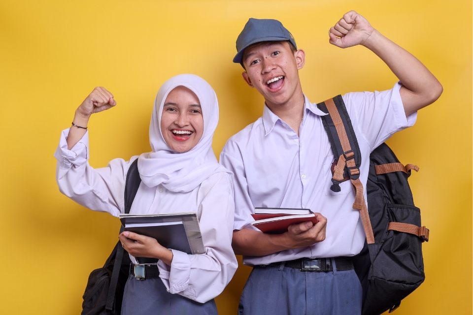 3 Sifat Bentuk Akar Matematika Kelas 10 SMA Beserta Penjelasan Dan ...