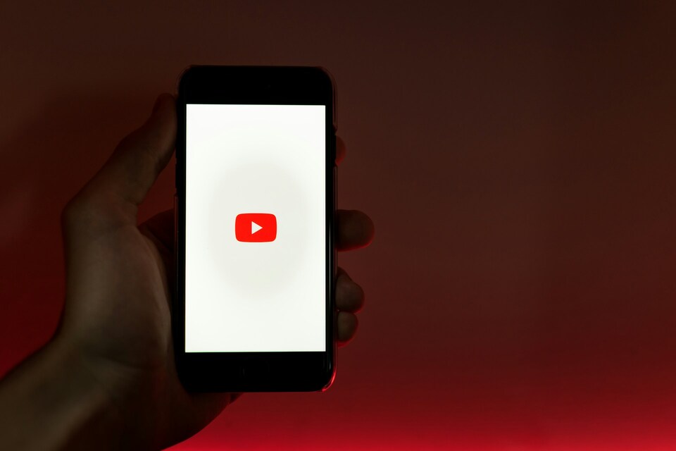 Apakah Kamu Bisa Mendapatkan Uang dari Nonton YouTube?