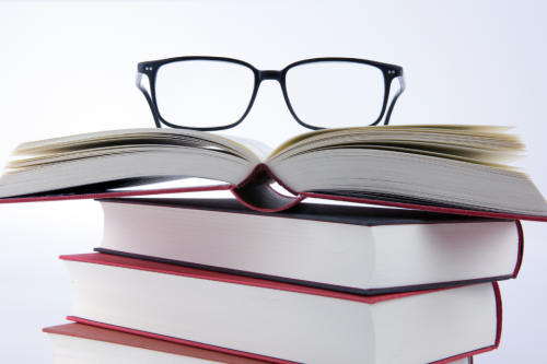 Apa Perbedaan Antara Cerpen dan Novel? Lengkap dengan Persamaannya