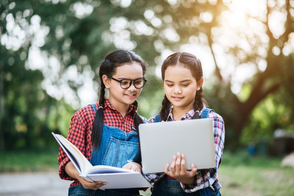 Contoh Pembelajaran Berbasis Teknologi di Sekolah yang Bisa Jadi Inspirasi Guru Dalam Mengajar