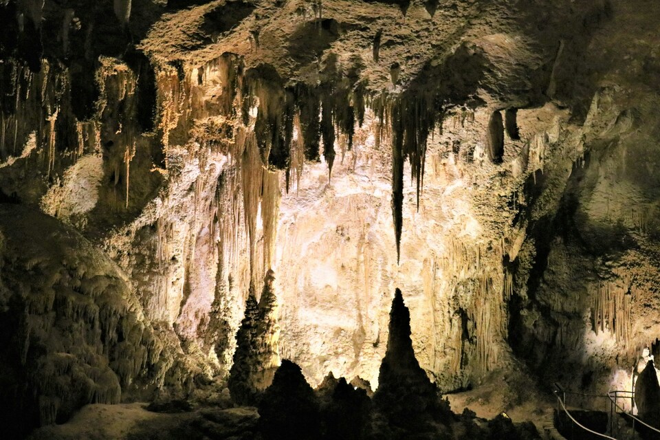 Pengertian dari Stalaktit dan Stalagmit di dalam Gua