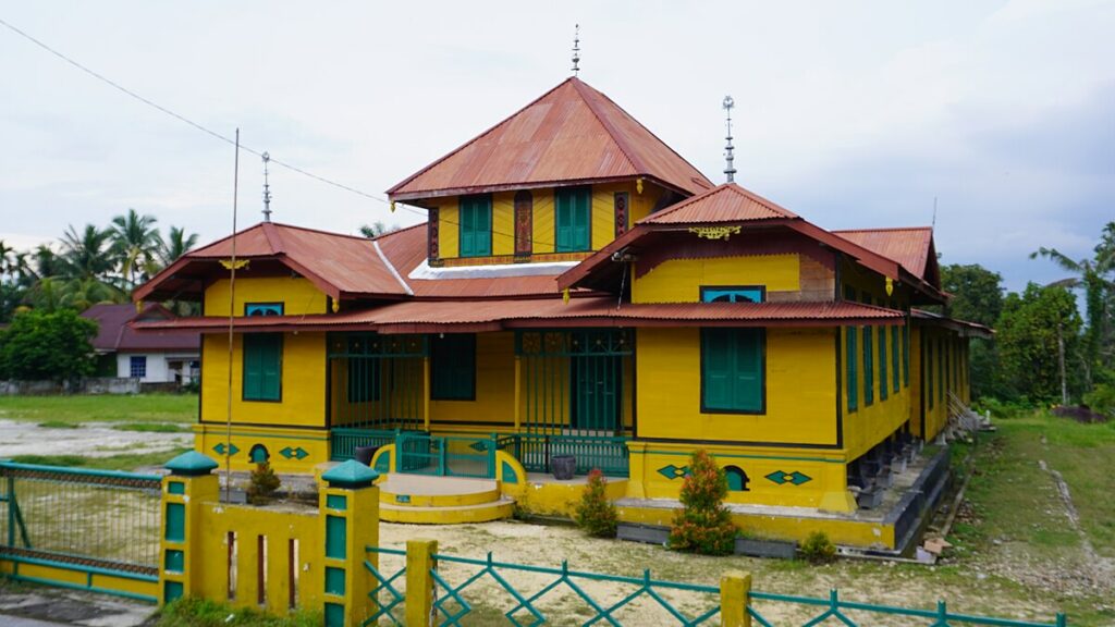 Istana dan Makam Raja Gunung Sahilan