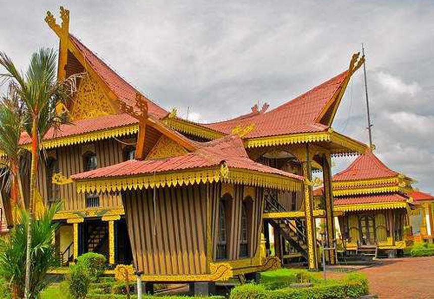 Museum Kendil Kemilau Emas