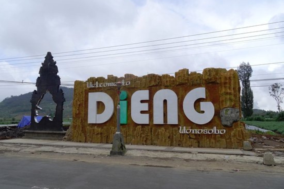 tempat wisata dieng terpopuler dan hits