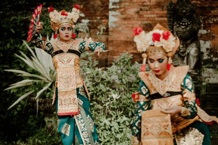 Mengapa Masyarakat Harus Menaati Kearifan Lokal di Suatu Tempat? Ternyata Ini Alasannya