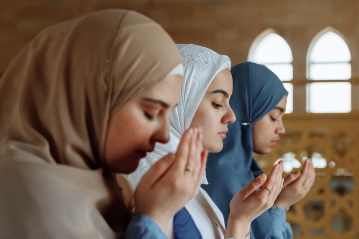 Bagaimana Hubungan antara Ikhtiar, Doa, dan Tawakal? Ini Penjelasannya