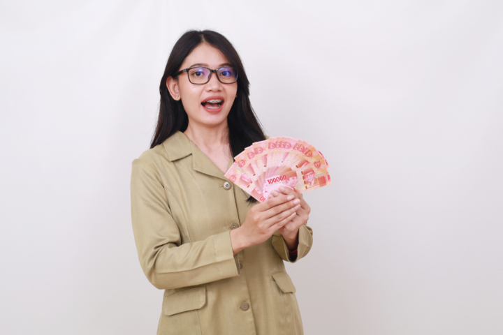 Mimpi Pegang Uang Kertas Banyak Sekali, Apa Artinya? Ini Menurut Primbon dan Islam