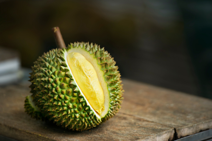 Arti Mimpi Mendapat Durian Jatuh Menurut Islam dan Primbon Jawa, Pertanda akan Ada Bahaya?