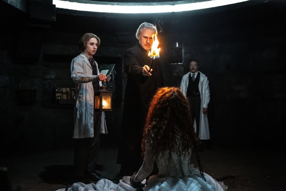 Nonton film Dracula: A Love Tale