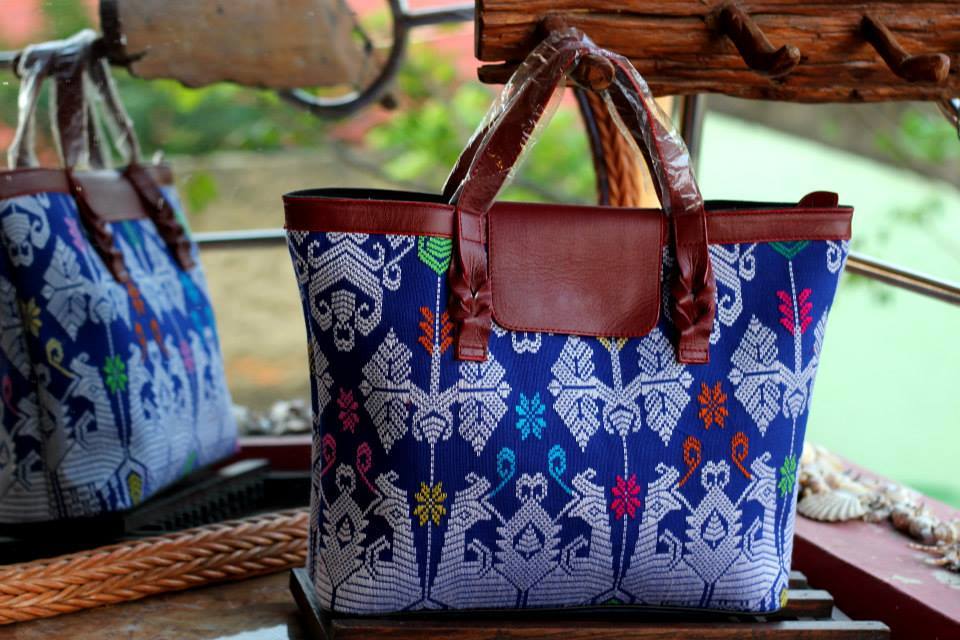oleh oleh khas labuan bajo anyaman tas