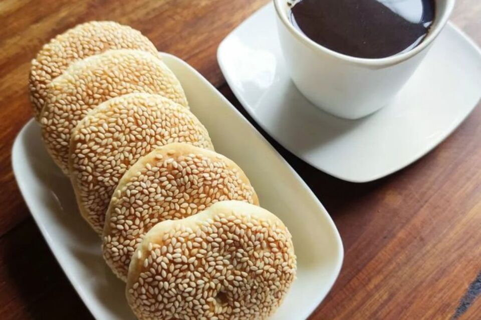 oleh oleh khas labuan bajo roti kompiang