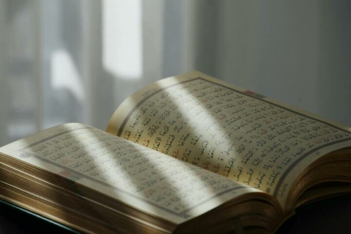 Contoh Ikhfa dalam Surat Al-Quran dan Cara Membacanya Sesuai Jenisnya