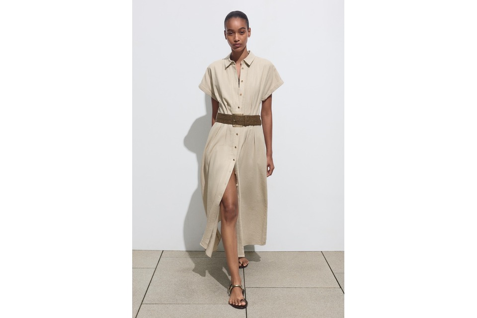 Dress Berpotongan Midi