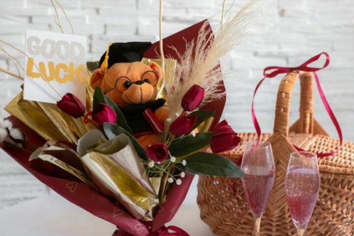 75 Kado yang Cocok untuk Wanita saat Acara Wisuda yang Aesthetic dan Bermanfaat