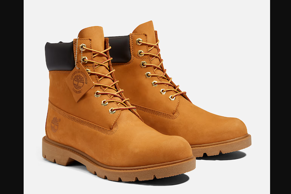 Cocok Saat Musim Hujan! 9 Merek Sepatu Anti Air yang Keren dan Stylish