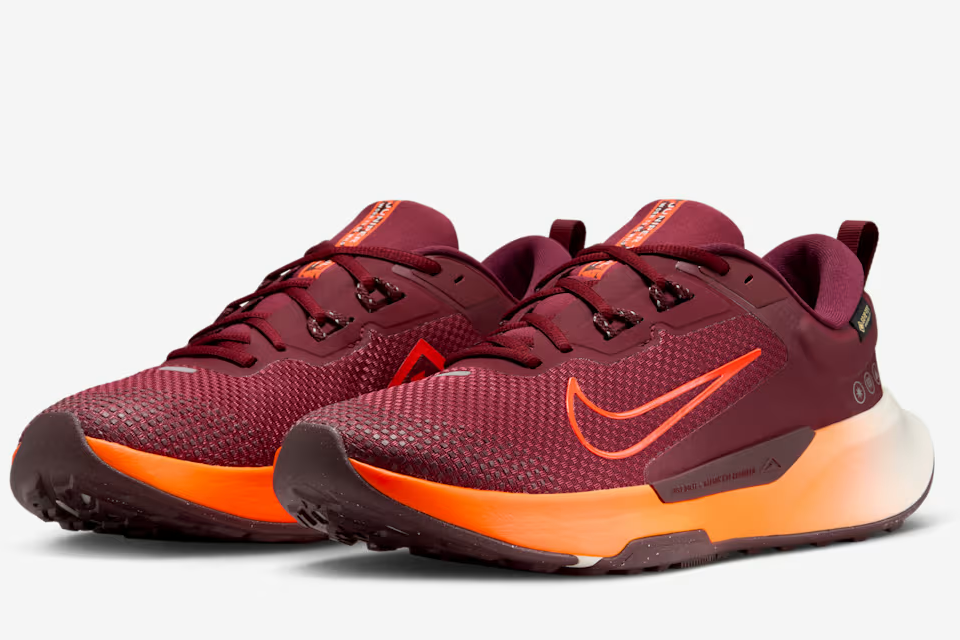 Cocok Saat Musim Hujan! 9 Merek Sepatu Anti Air yang Keren dan Stylish