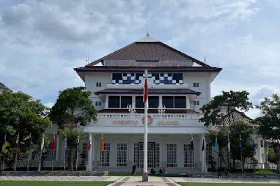 Gedung FH UNAIR Surabaya