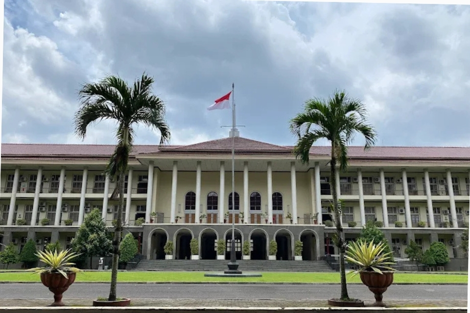 Gedung Fakultas Hukum UGM Yogyakarta