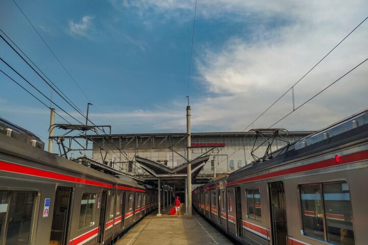 Jadwal KRL Cikarang Manggarai 2026: Jadwal Keberangkatan, Stasiun yang Dilewati, dan Tarif