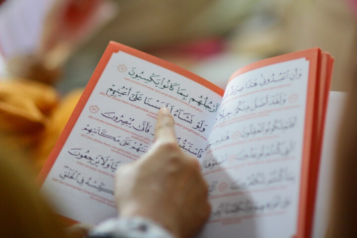 15 Contoh Bacaan Izhar dalam Surat Al-Quran beserta Cara Membacanya yang Benar