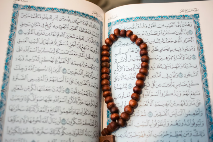 67 Contoh Mad Jaiz Munfasil beserta Surat dan Ayatnya dalam Al-Quran Dilengkapi Penjelasan