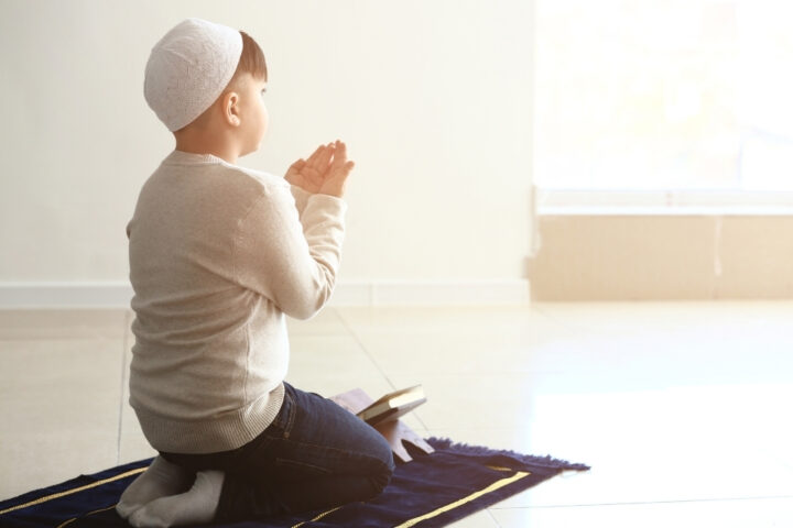 Bolehkah Tarawih Sendiri di Rumah? Ini Penjelasan Hukum dan Keutamaannya