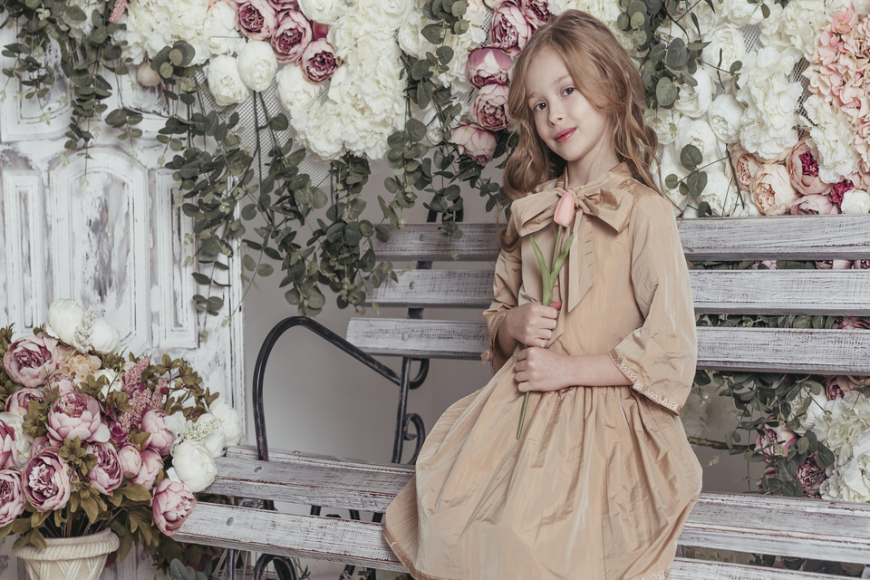 Dress Anak A-Line Elegan dengan Detail Pita