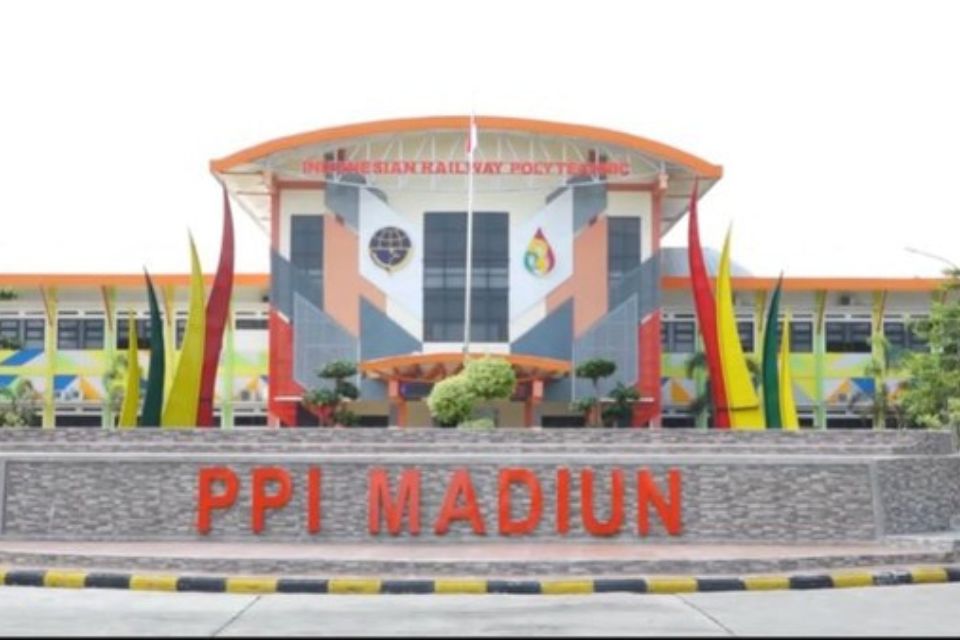 2. Politeknik Perkeretaapian Indonesia (PPI) Madiun