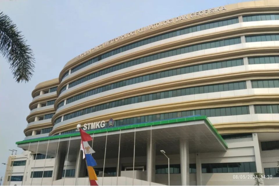7. Sekolah Tinggi Meteorologi Klimatologi dan Geofisika (STMKG)