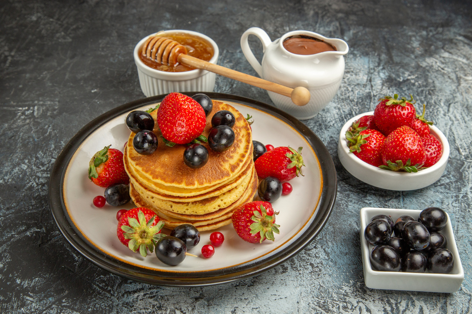 Pancake Oat dengan Madu dan Buah