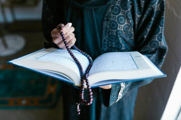 18 Contoh Mad Tamkin beserta Surat dan Ayatnya dalam Al-Quran Lengkap dengan Penjelasannya
