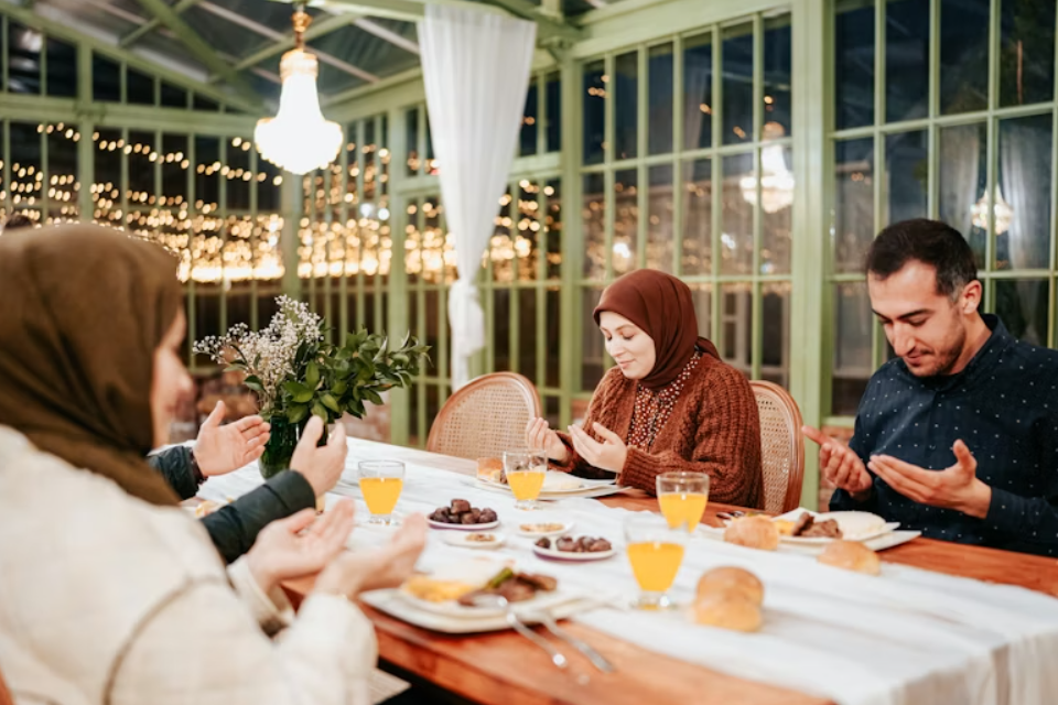 Tema Buka Puasa Bersama Ramadan 2026 dengan Keluarga, Organisasi, Anak Yatim, Hingga Kantor